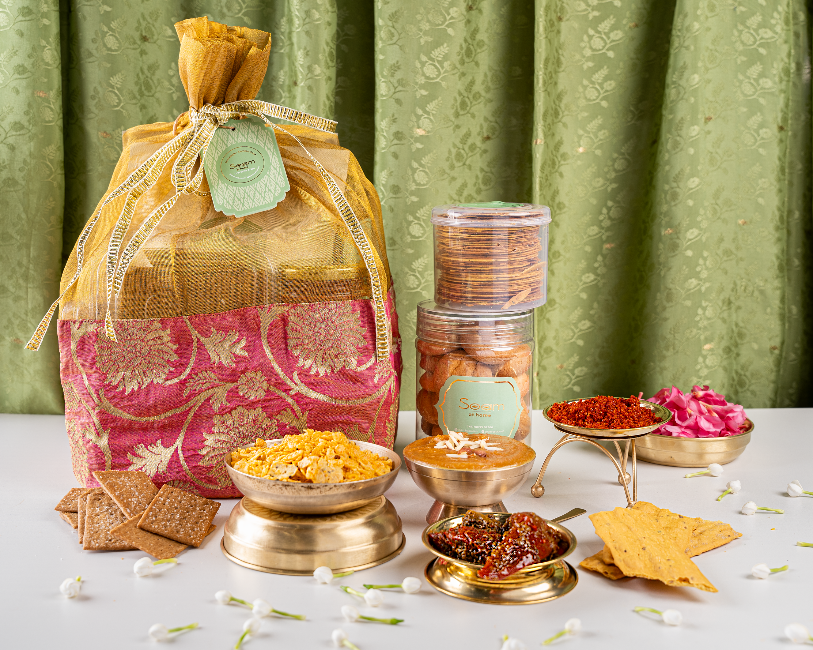 Chai & Nashta Hamper